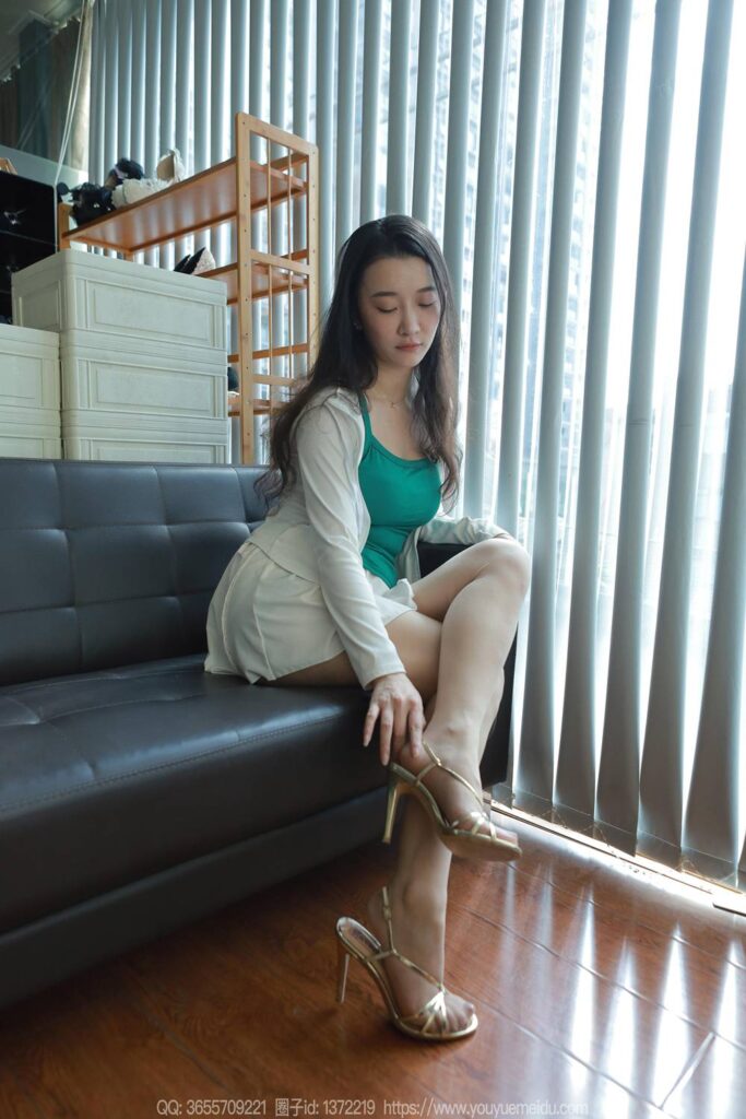 [IESS异思趣向] 2023.11.15 丝享家 1586 秋秋《绿色挂脖》[88P/90MB]插图2