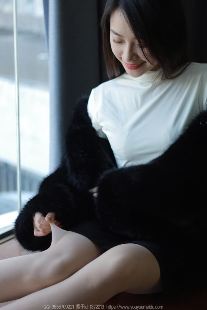 [IESS异思趣向] 2023.12.05 丝享家 1603 小婕《黑色大衣》[86P/71MB]插图3