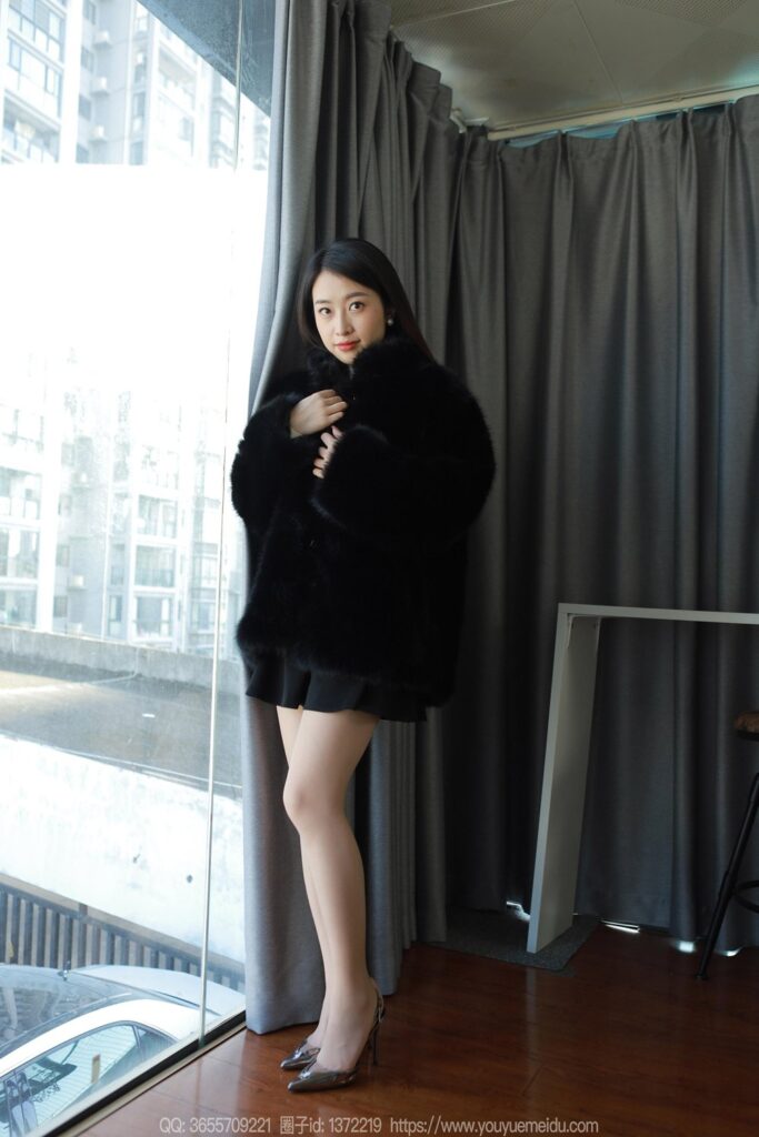 [IESS异思趣向] 2023.12.05 丝享家 1603 小婕《黑色大衣》[86P/71MB]插图2