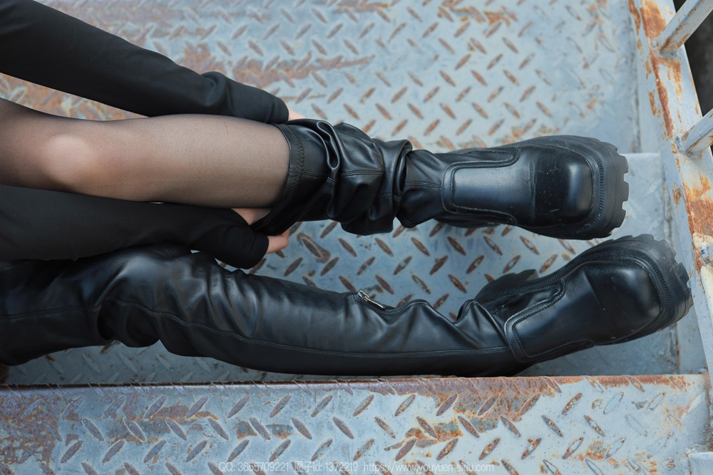 [IESS异思趣向] 2024.01.10 丝享家 1634 兔兔《黑斯长靴》[84P/104MB]插图1