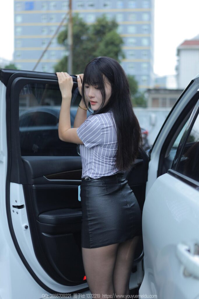 [IESS异思趣向] 2024.01.29 丝享家 1650 婉萍《超短皮裙》[85P/82MB]插图1