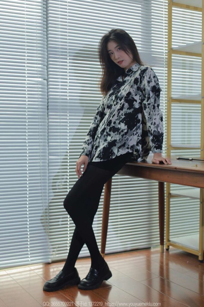 [IESS异思趣向] 2024.02.04 丝享家 1655 小九《黑色厚袜》[78P/61MB]插图1