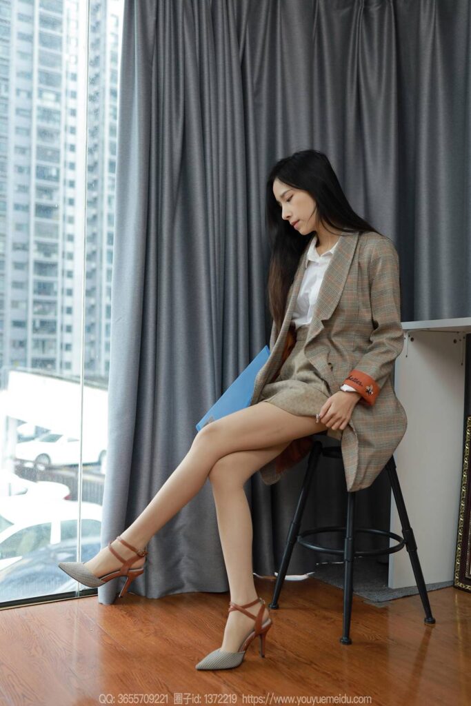 [IESS异思趣向] 2024.02.13 丝享家 1663 美子《闪亮美甲》[88P/91MB]插图1