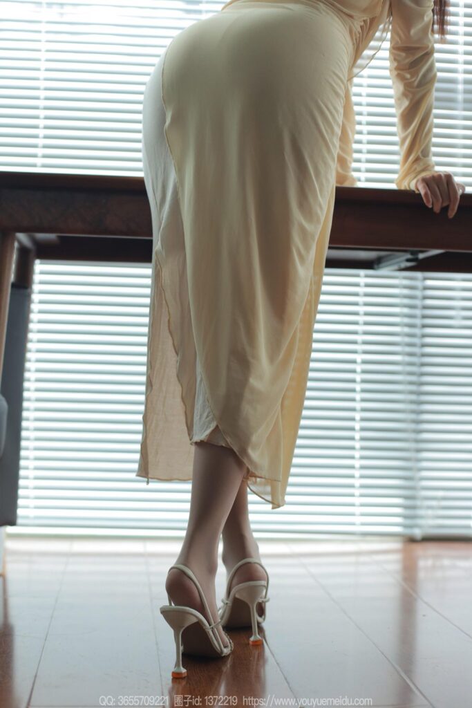 [IESS异思趣向] 2024.02.23 丝享家 1672 婉萍《黄色包臀裙（上）》[62P/50MB]插图1