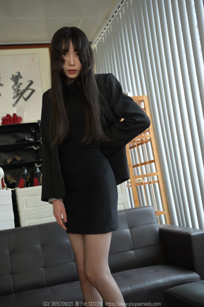 [IESS异思趣向] 2024.03.19 丝享家 1693 团团《长腿黑执事》[94P/127MB]插图1