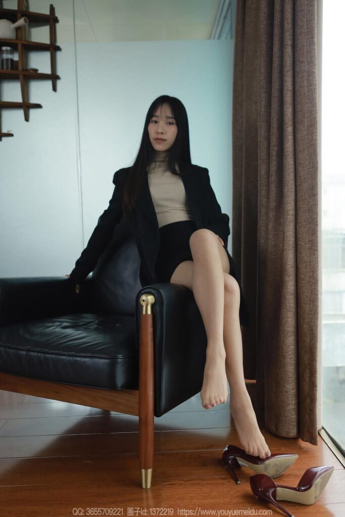 [IESS异思趣向] 2024.03.20 丝享家 1694 美子《OL小黑裙》[89P/63MB]插图3