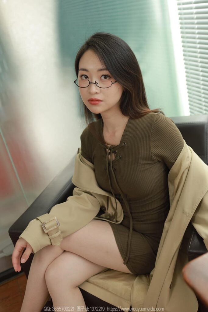 [IESS异思趣向] 2024.03.21 丝享家 1695 小婕《包臀肉丝（上）》[84P/72MB]插图