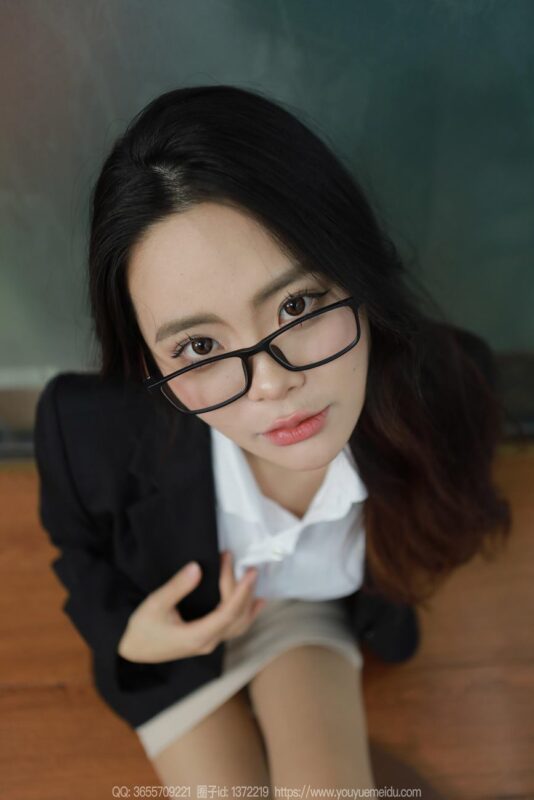 [IESS异思趣向] 2024.03.24 丝享家 1697 兔兔《眼镜辣兔》[84P/68MB]-无料摄影圈