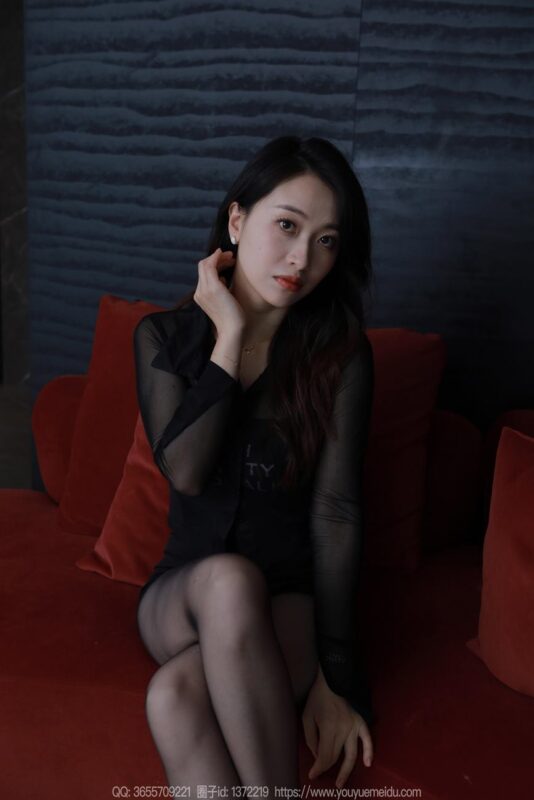 [IESS异思趣向] 2024.04.08 丝享家 1710 小婕《红色沙发（上）》[89P/65MB]-无料摄影圈