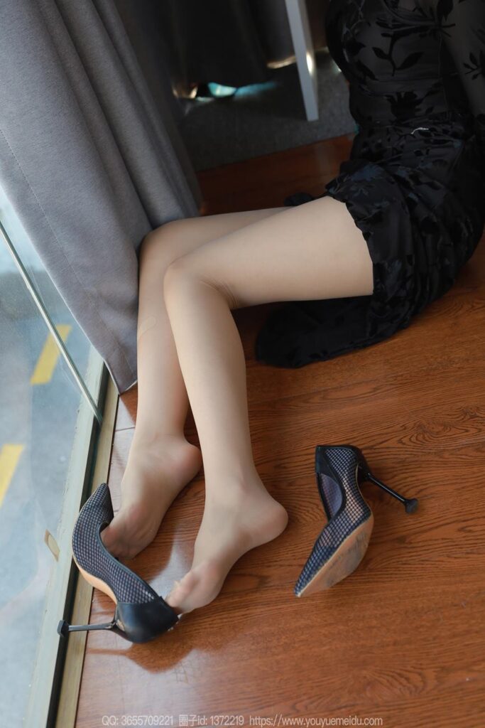 [IESS异思趣向] 2024.04.10 丝享家 1712 小金《高叉旗袍》[88P/68MB]插图1