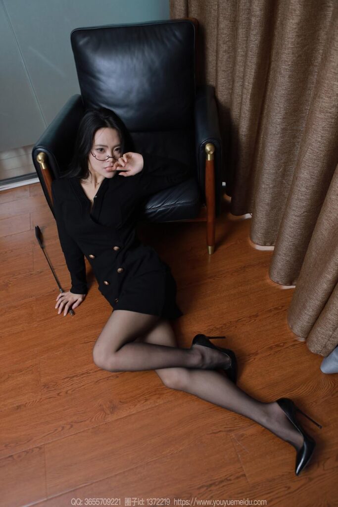 [IESS异思趣向] 2024.04.12 丝享家 1714 兔兔《魅惑黑衣》[84P/79MB]插图1