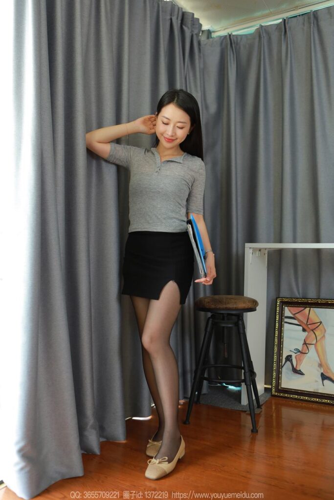 [IESS异思趣向] 2024.05.05 丝享家 1733 小婕《嘿丝短裙（下）》[88P/81MB]插图1