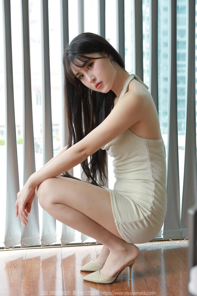 [IESS异思趣向] 2024.05.31 丝享家 1756 小宝《挂脖包臀裙》[84P/80MB]插图1