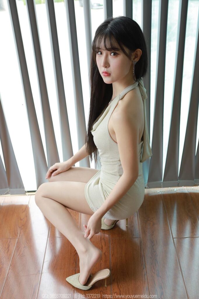 [IESS异思趣向] 2024.05.31 丝享家 1756 小宝《挂脖包臀裙》[84P/80MB]插图2