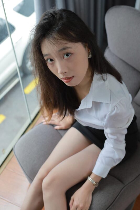 [IESS异思趣向] 2024.07.05 丝享家 1786 小九《OL装（上）》[88P/74MB]-无料摄影圈