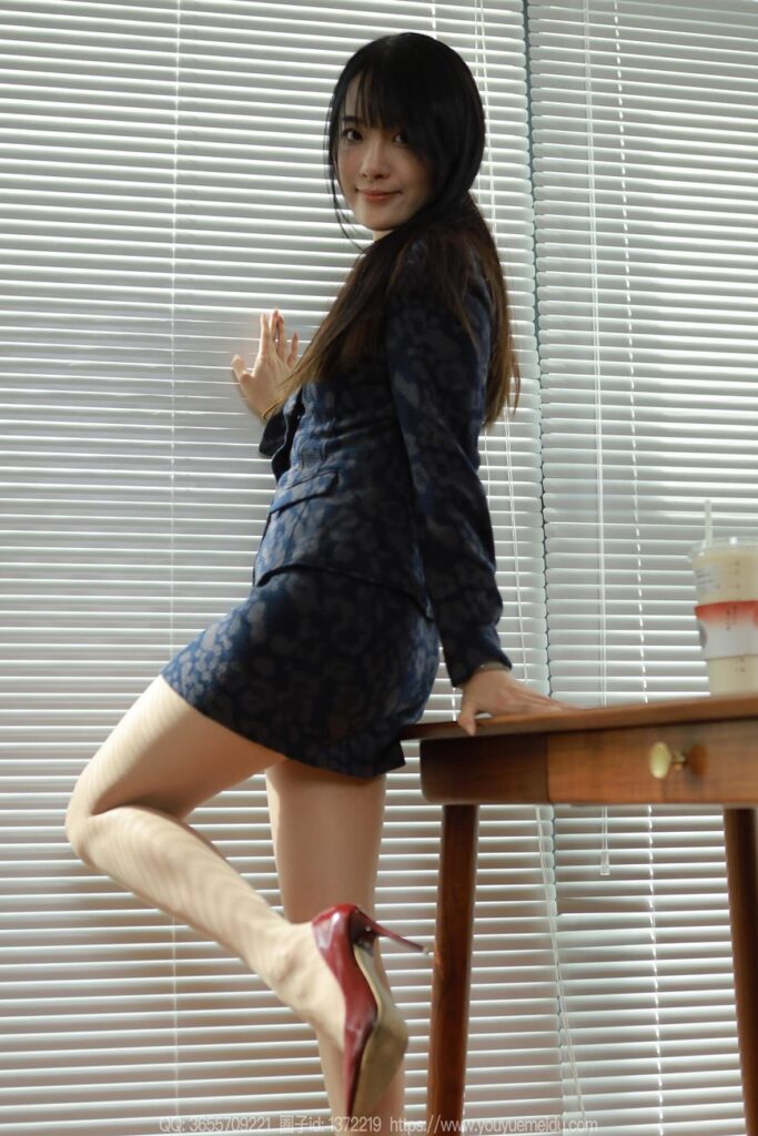 [IESS异思趣向] 2024.07.30 丝享家 1807 婉萍《阳光OL》[64P/65MB]插图3