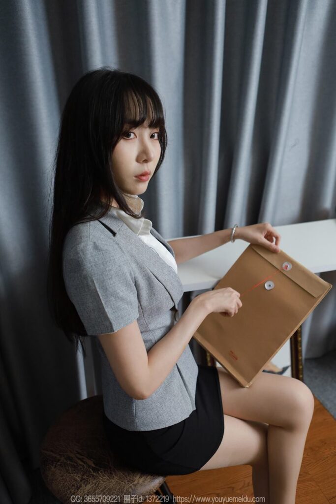 [IESS异思趣向] 2024.08.12 丝享家 1817 团团《长腿档案员（上）》[89P/82MB]插图2