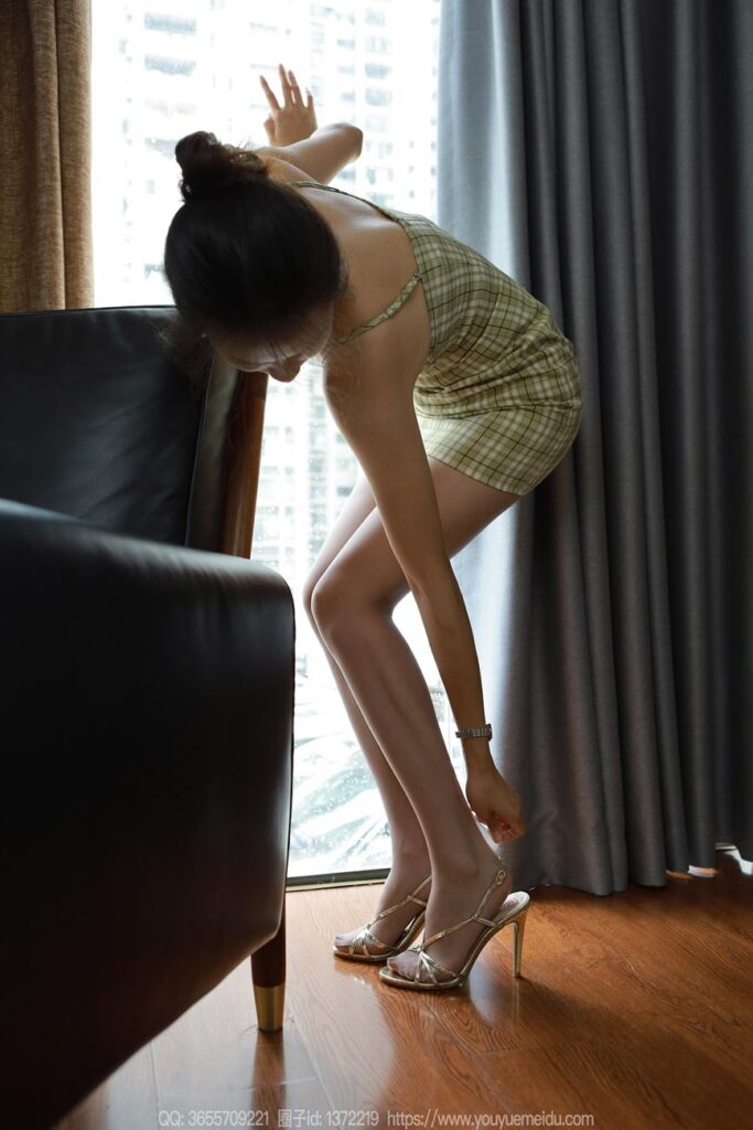 [IESS异思趣向] 2024.08.19 丝享家 1823 小九《格子包臀裙》[92P/85MB]插图1