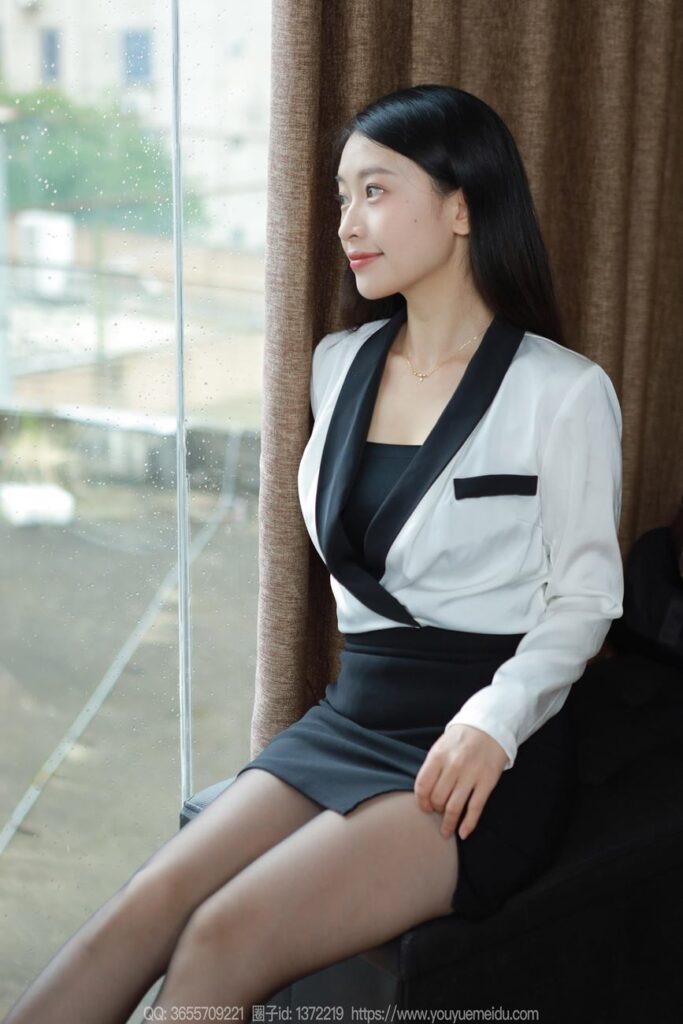[IESS异思趣向] 2024.09.05 丝享家 1838 小婕《黑白职业装（上）》[85P/75MB]插图3