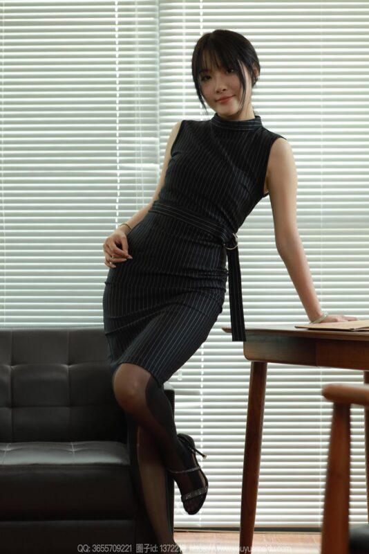 [IESS异思趣向] 2024.09.10 丝享家 1842 婉萍《条纹包臀裙》[89P/78MB]-无料摄影圈