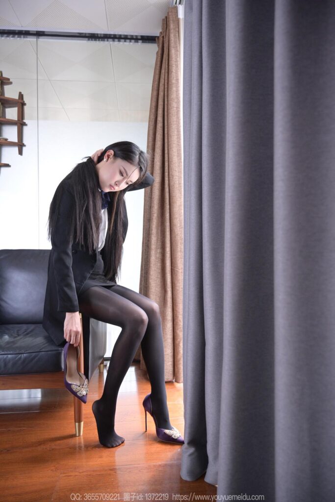 [IESS异思趣向] 2024.10.22 丝享家 1878 小宝《油亮长腿（下）》[84P/104MB]插图2