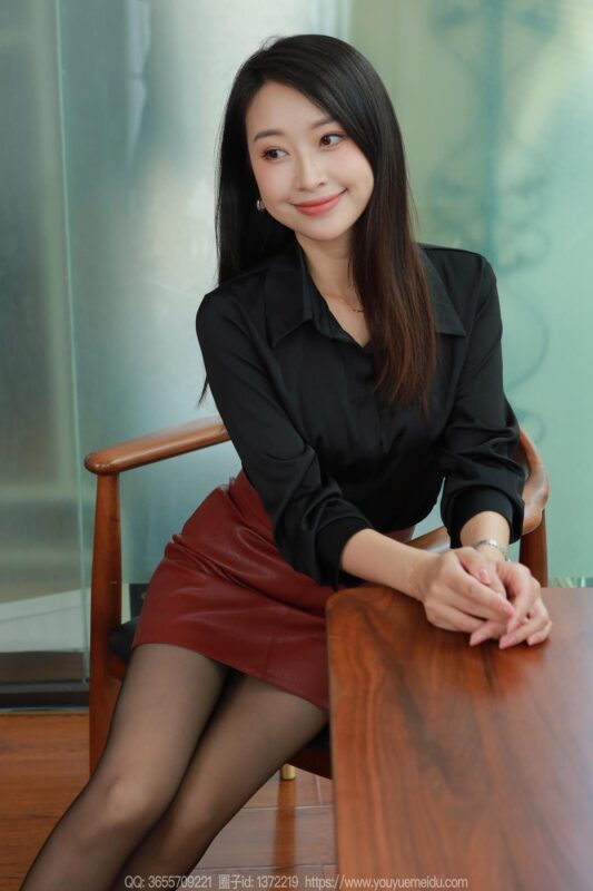 [IESS异思趣向] 2024.10.28 丝享家 1883 小婕《红棕丽人》[87P/82MB]-无料摄影圈