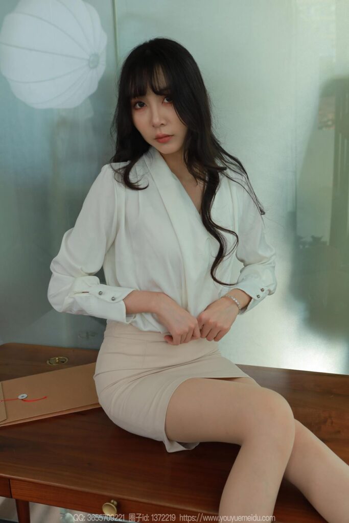 [IESS异思趣向] 2024.11.04 丝享家 1889 团团《白鞋长腿》[98P/75MB]插图1