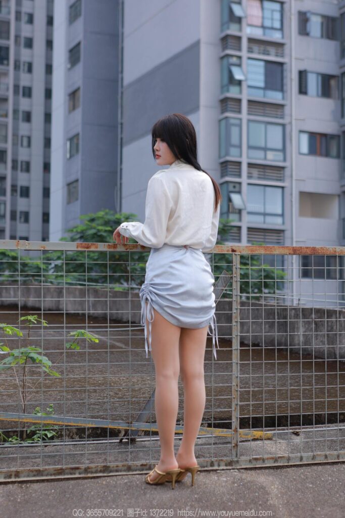 [IESS异思趣向] 2024.11.10 丝享家 1894 婉萍《蓝色短裙（下）》[89P/108MB]插图3