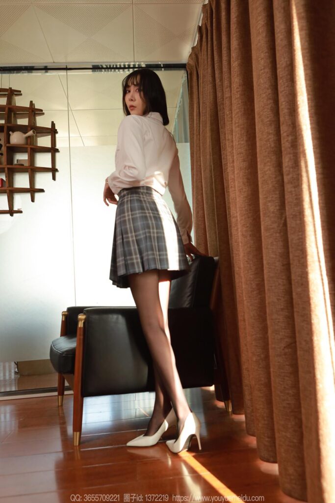 [IESS异思趣向] 2024.12.02 丝享家 1913 团团《可爱脚印》[71P/77MB]插图1