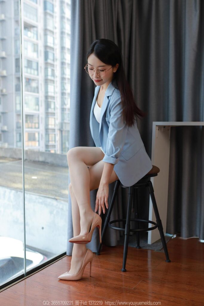 [IESS异思趣向] 2024.12.20 丝享家 1929 小婕《蓝色制服（上）》[89P/74MB]-无料摄影圈