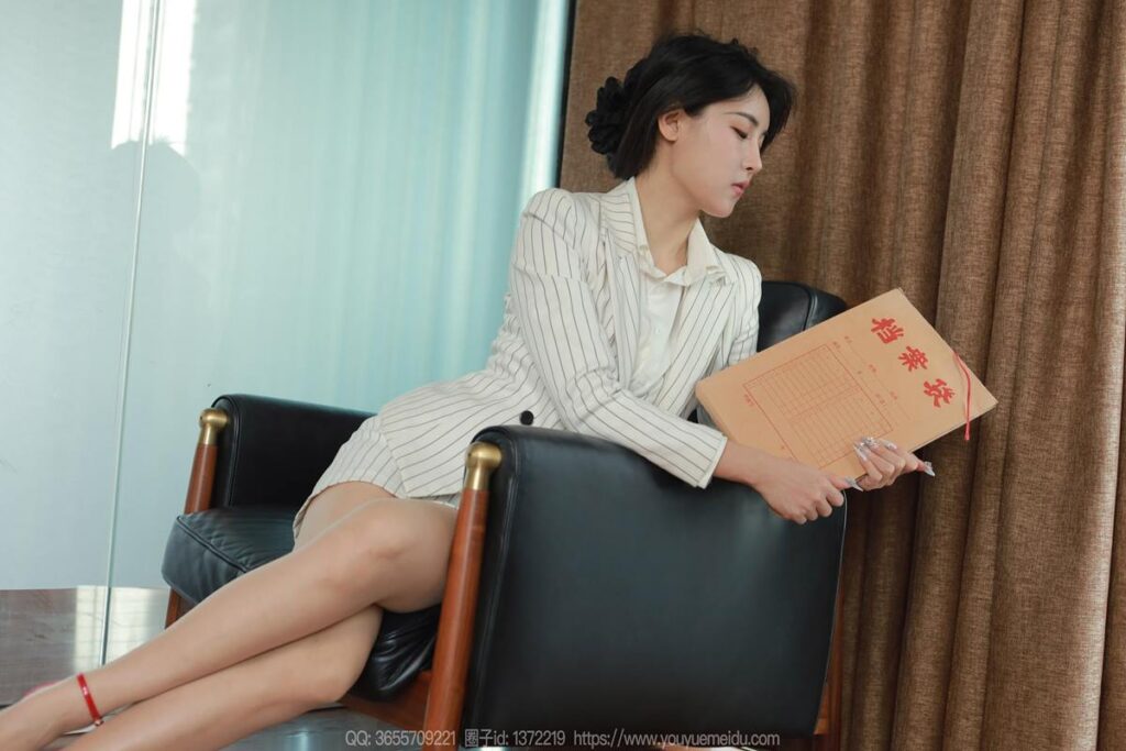 [IESS异思趣向] 2025.02.20 丝享家 1982 小宝《职场小白（上）》[90P/74MB]插图3