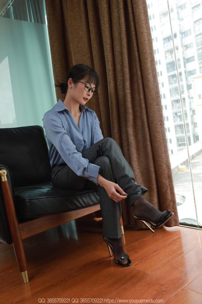 [IESS异思趣向] 2025.04.11 丝享家 2025 小金《西裤里丝》[90P/85MB]插图2