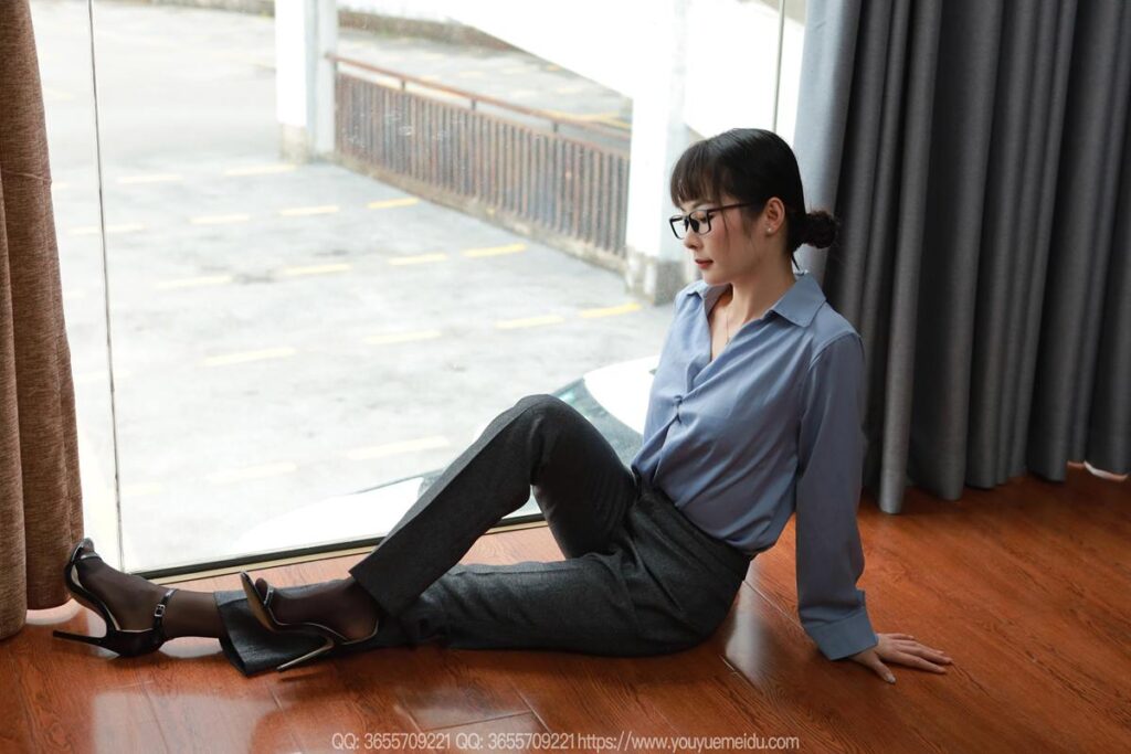 [IESS异思趣向] 2025.04.11 丝享家 2025 小金《西裤里丝》[90P/85MB]插图3