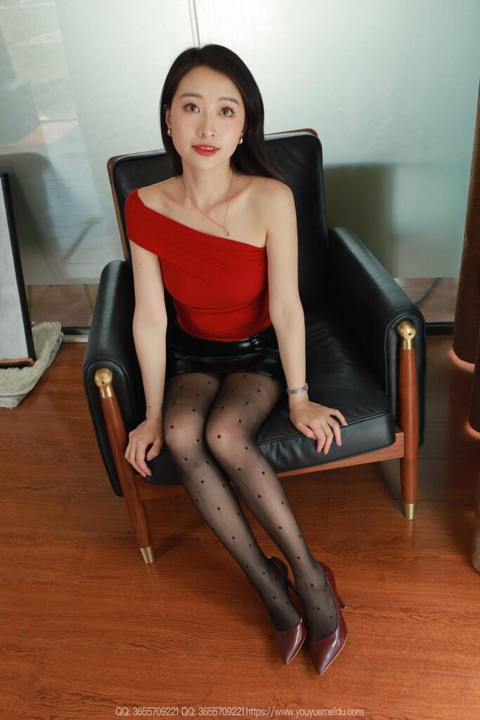 [IESS异思趣向] 2025.05.21 丝享家 2059 小婕《红衣皮裙》[97P/91MB]插图2