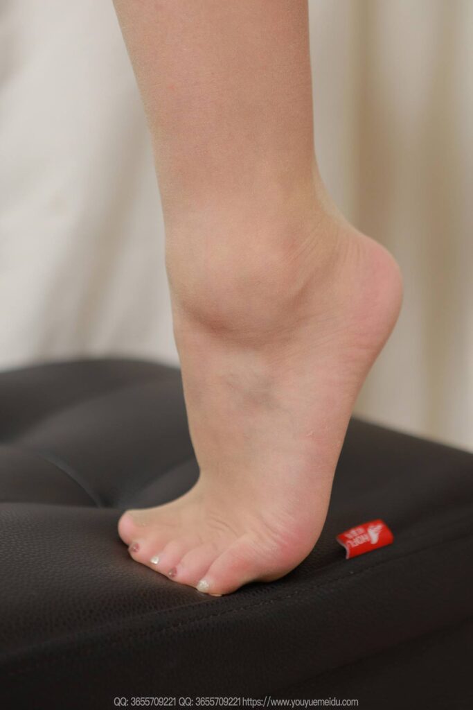 [IESS异思趣向] 2025.06.29 丝享家 2092 秋秋《黑色抹胸短裙》[88P/61MB]插图2