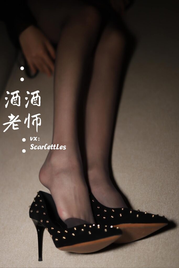 酒酒老师 NO.014 – 紧身短裙S身形[52P/54.5MB]插图1