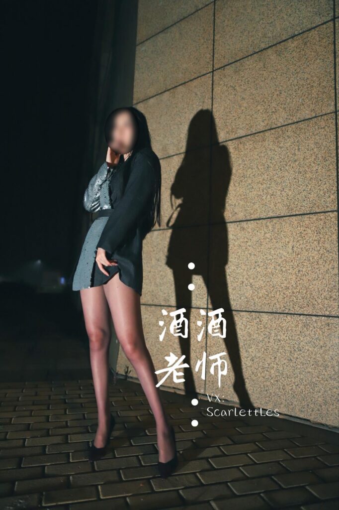 酒酒老师 NO.026 – 司机先生，喜欢紫色丝吗？[74P/118MB]插图3