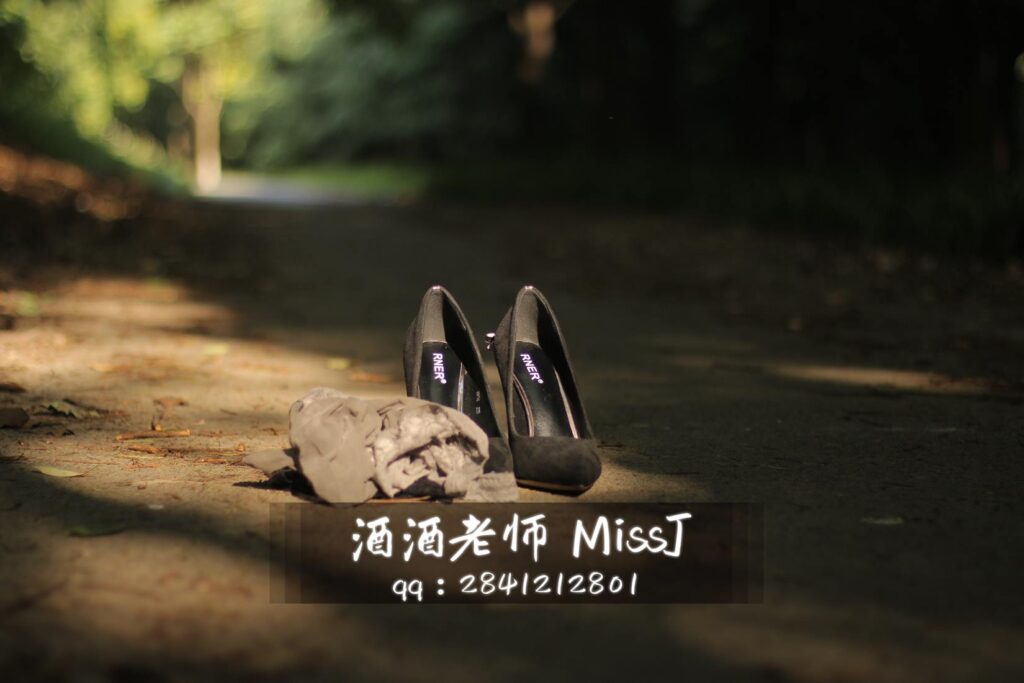 酒酒老师 NO.032 – 白衬衫与致命蕾丝[36P/87.7MB]插图2