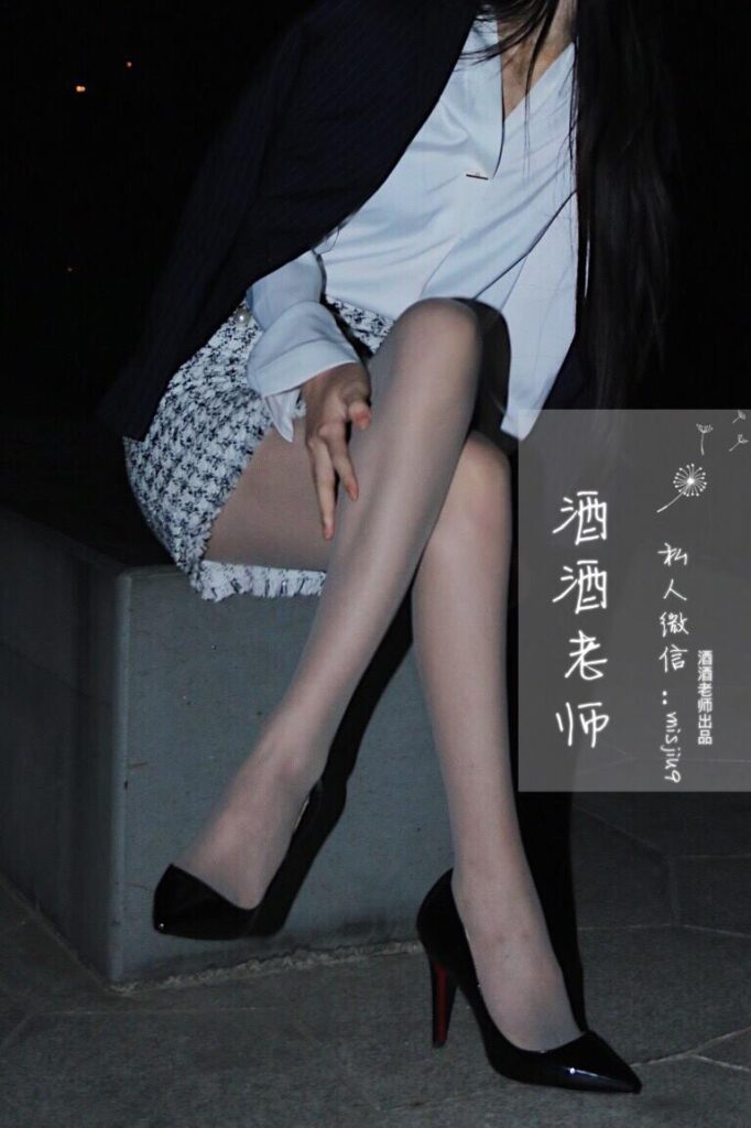 酒酒老师 NO.037 – 穿红底高跟的灰丝OL[73P/79.5MB]插图3