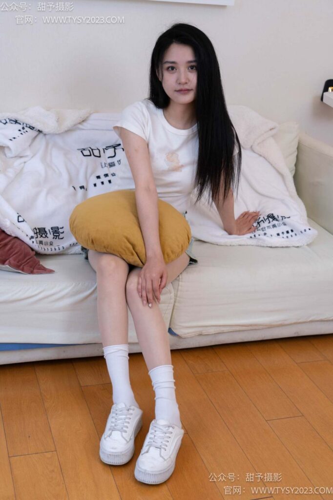 甜予摄影 NO.095期：璇璇-旗袍、皮鞋、米白色棉袜、肉丝（脚尖加固款）（完整版）[132P/2V/10.29GB]插图2