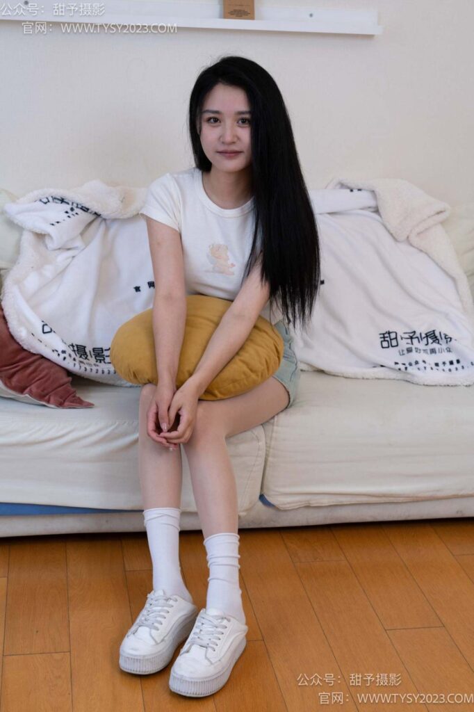 甜予摄影 NO.095期：璇璇-旗袍、皮鞋、米白色棉袜、肉丝（脚尖加固款）（完整版）[132P/2V/10.29GB]插图1