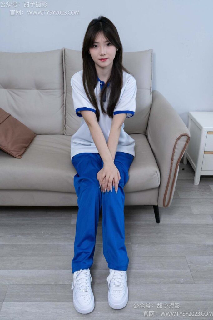 甜予摄影 NO.098期：璇璇-校服、板鞋、白棉袜、肉丝（脚尖加固款）（完整版）[135P/2V/10.37GB]插图1