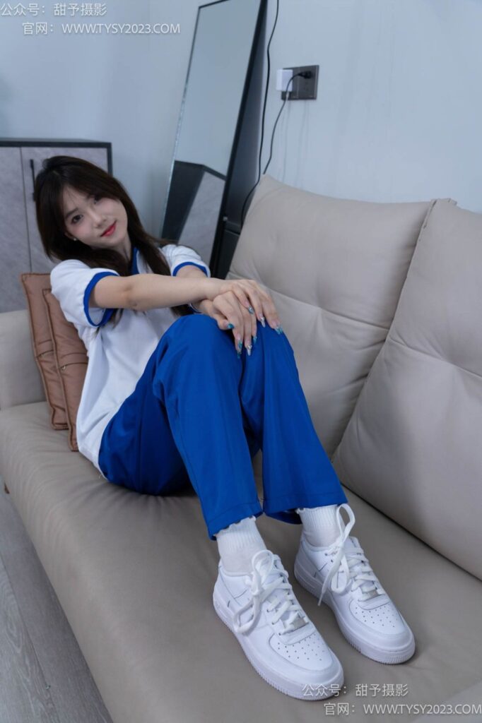 甜予摄影 NO.098期：璇璇-校服、板鞋、白棉袜、肉丝（脚尖加固款）（完整版）[135P/2V/10.37GB]插图4
