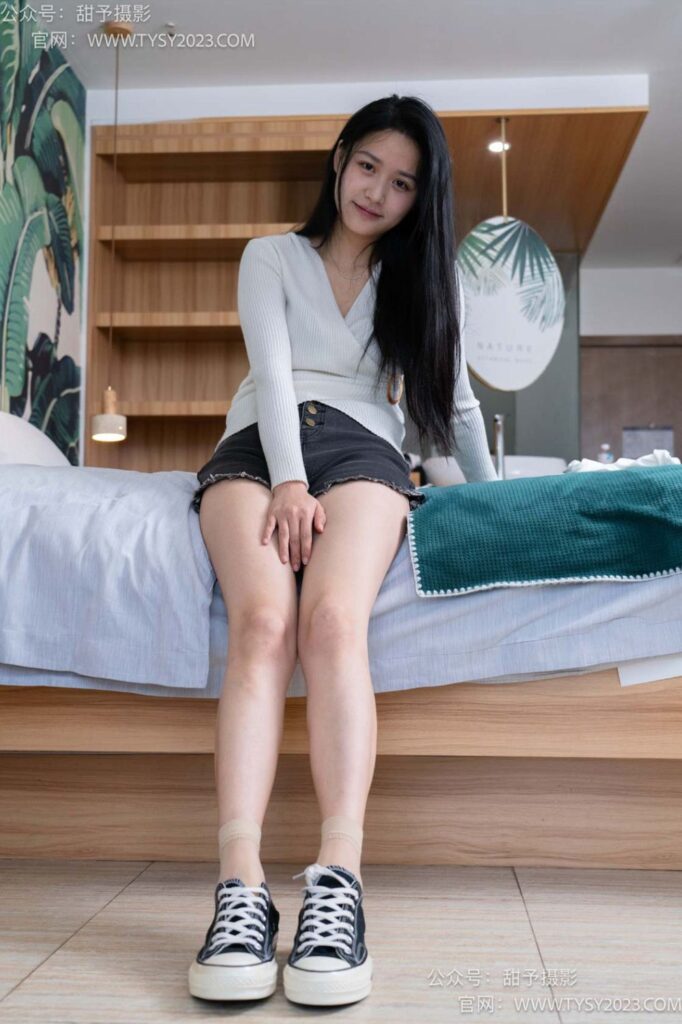 甜予摄影 NO.099期：澜澜-帆布鞋、皮鞋、短肉丝、白棉袜、裸足（完整版）[140P/2V/10.79GB]插图2