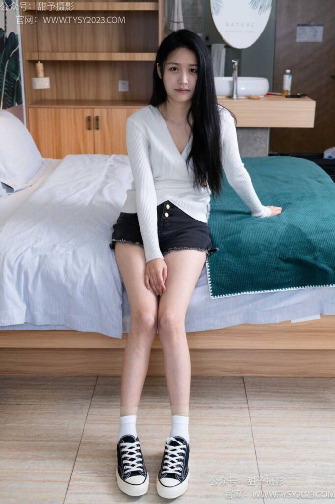 甜予摄影 NO.099期：澜澜-帆布鞋、皮鞋、短肉丝、白棉袜、裸足（完整版）[140P/2V/10.79GB]插图1