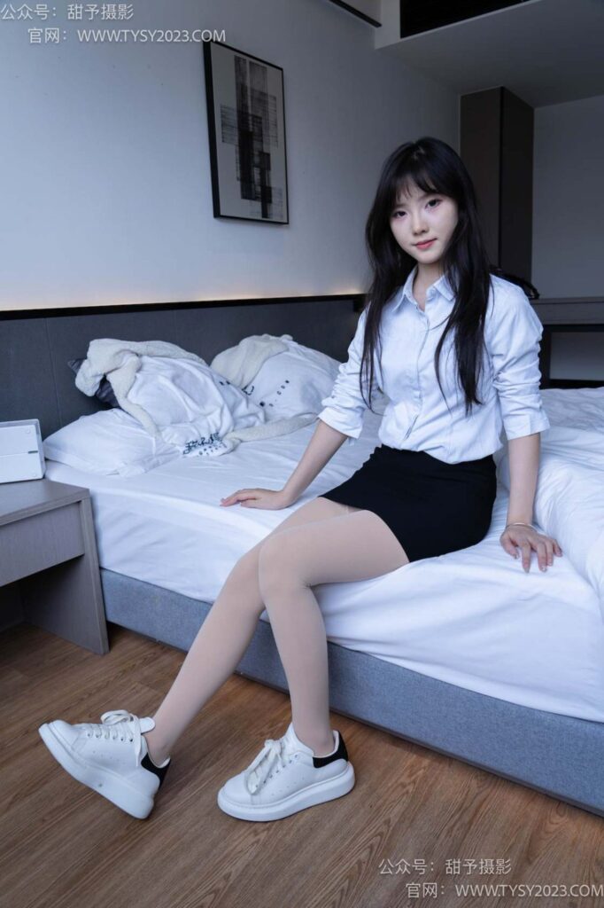 甜予摄影 NO.101期：璇璇-OL制服、板鞋、高跟鞋、厚肉丝（完整版）[136P/2V/10.21GB]插图1