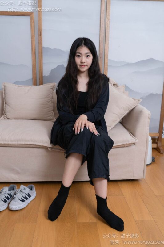 甜予摄影 NO.103期：小云-板鞋、黑棉袜、裸足、剪指甲泡脚剧情（完整版）[143P/2V/11.28GB]-无料摄影圈