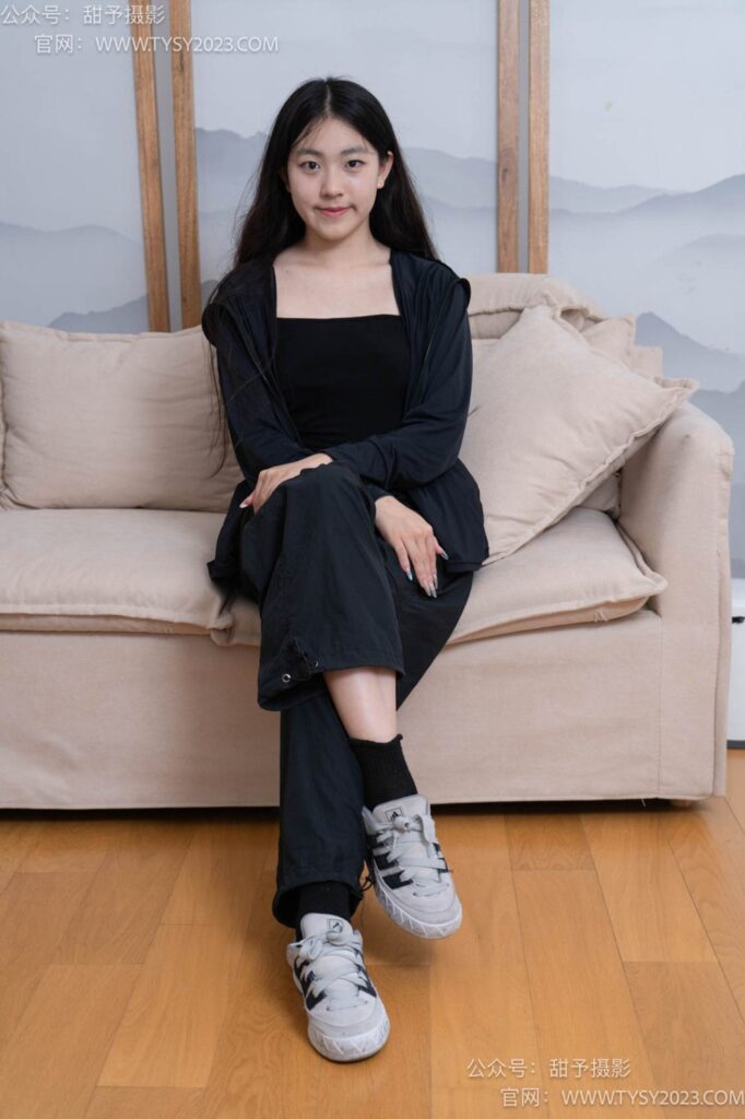 甜予摄影 NO.103期：小云-板鞋、黑棉袜、裸足、剪指甲泡脚剧情（完整版）[143P/2V/11.28GB]插图3