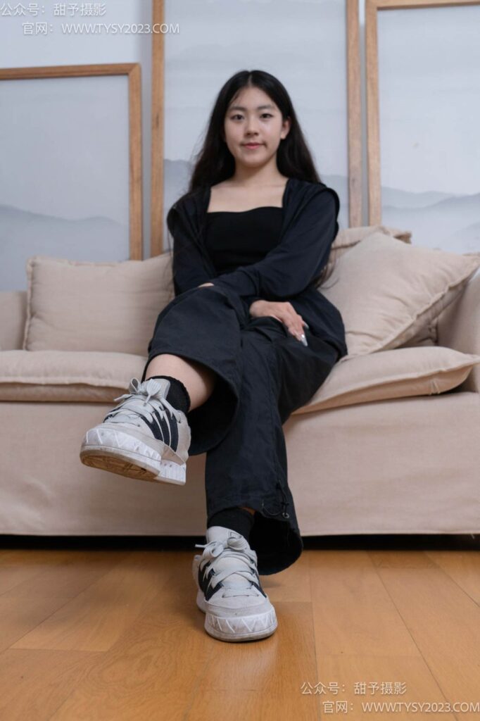 甜予摄影 NO.103期：小云-板鞋、黑棉袜、裸足、剪指甲泡脚剧情（完整版）[143P/2V/11.28GB]插图4