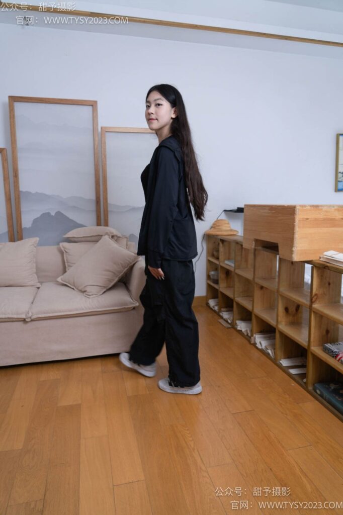 甜予摄影 NO.103期：小云-板鞋、黑棉袜、裸足、剪指甲泡脚剧情（完整版）[143P/2V/11.28GB]插图1